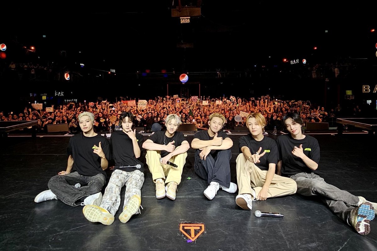 2023 P1Harmony LIVE TOUR [P1ustage H : P1ONEER] IN PORTO ALEGRE

PORTO ALEGRE에서 열린 우리만의 Party🎉
다음 공연은 더 뜨겁게 달궈보아요🔥
Our very own Party held in PORTO ALEGRE🎉
Let's burn it up more on the next concert🔥

#P1Harmony #피원하모니 #P1H #P1ustage_H #P1ONEER