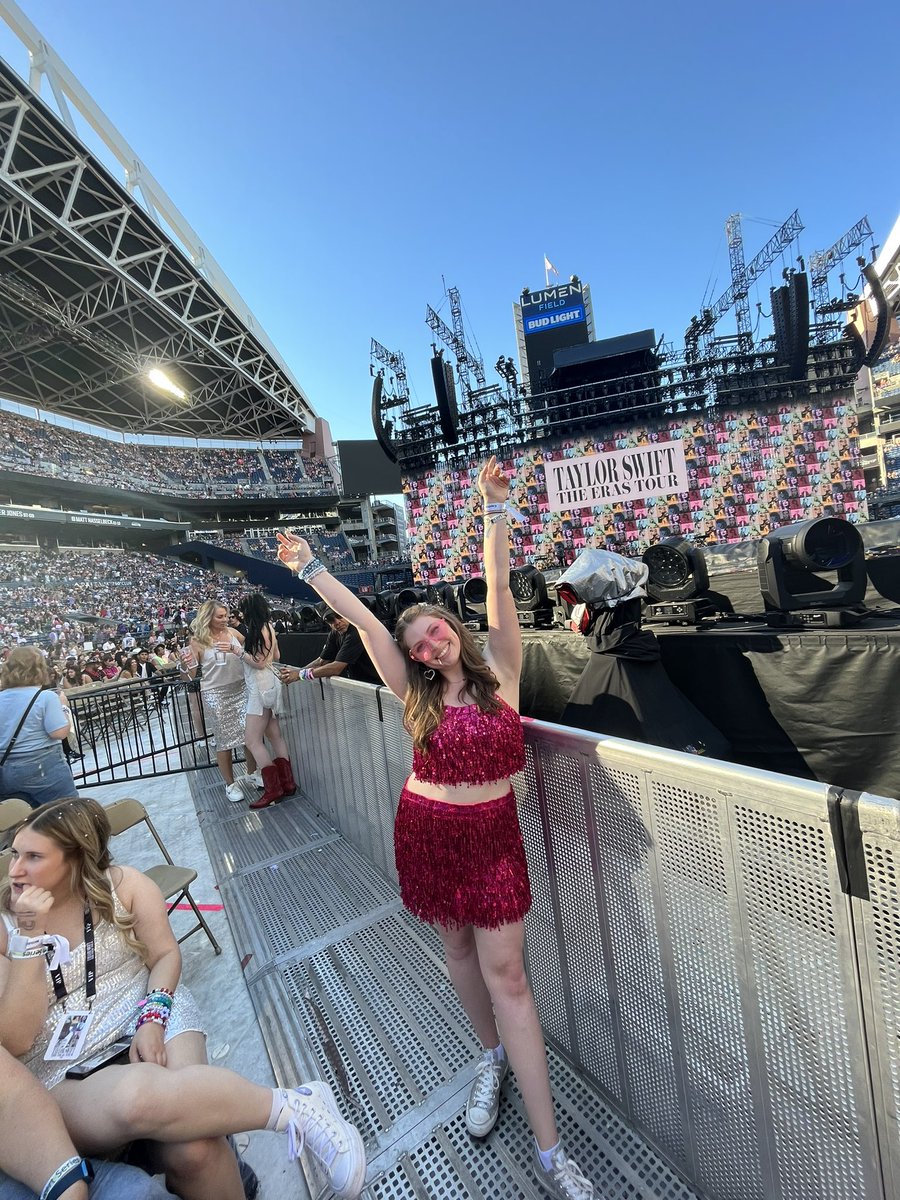 melnoble2's tweet photo. @taylornation13  #SeattleTSTheErasTour https://t.co/mumDPzxVYA