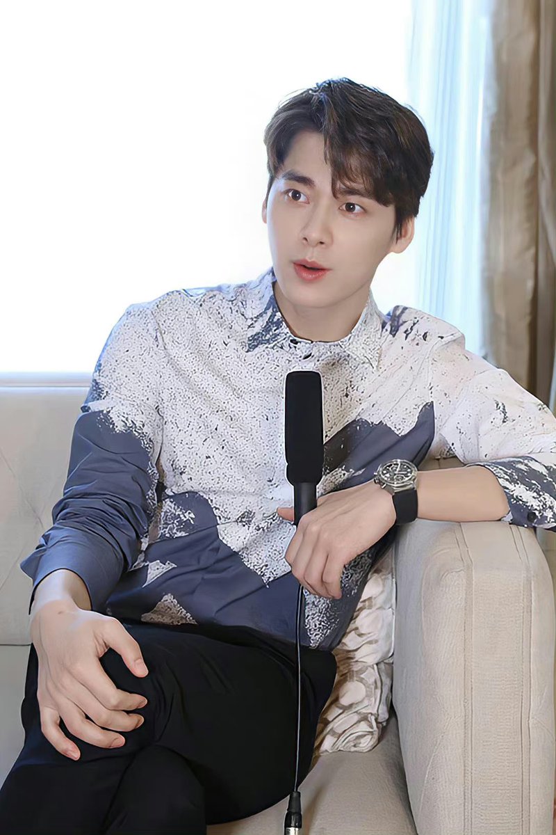 Mintblue117H's tweet photo. Love never gives up❤️❤️❤️

#LiYifeng  #李易峰  #LYFENG  #lyf   #이역봉  #りいふう  #หลี่อี้เฟิง  #リー・イーフォン  #LýDịchPhong #loveyouforever #evanyifenglee https://t.co/8li6bVho7h
