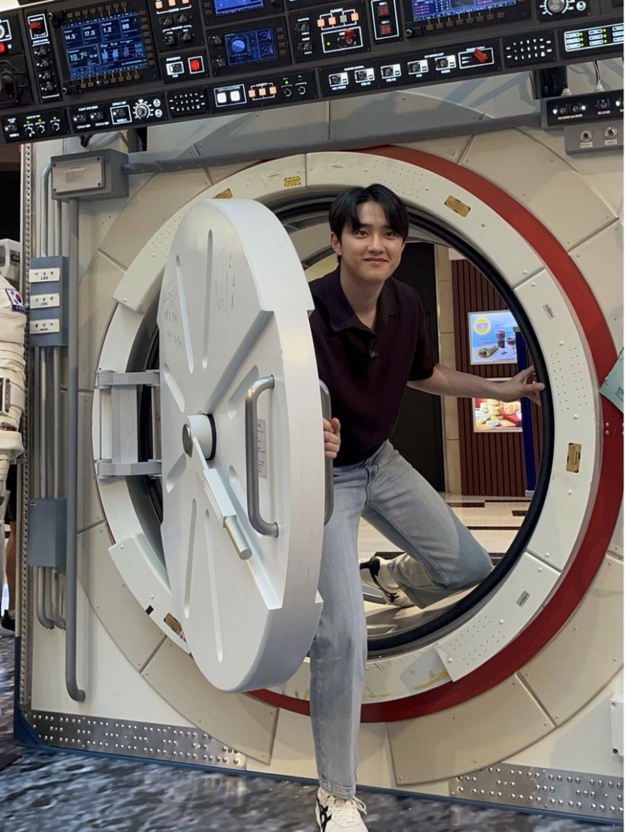 kokokbop's tweet photo. 📸 KYUNGSOO photos update! https://t.co/w8F9ofGhCz