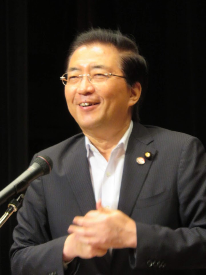 taniyan17's tweet photo. 先日開催した、総選挙での躍進にむけた決起集会で「どっこい日本共産党がある！」と述べたときの笑顔がステキでした。笑顔で政治を語ることって大切。小選挙区予定候補の #井上よしこ さん、#宮本次郎 さん、#太田あつし さんの訴えもすごくよかったです。 #日本共産党 #山下よしき #比例は日本共産党 https://t.co/8YTOhARXTC