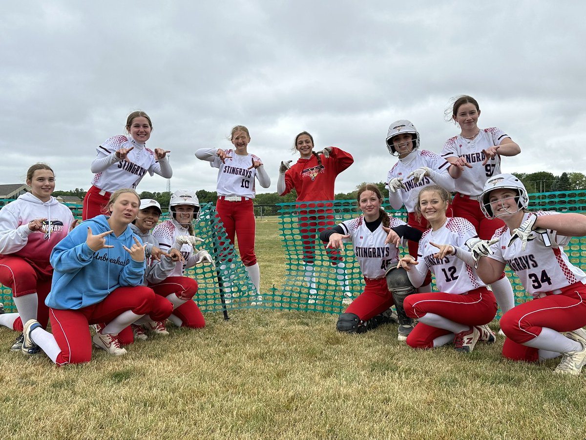 EmeryYates45's tweet photo. It was a fantastic season with these girls! And it was a great way to end our reign as Stingrays. I am so thankful to not only call these girls teammates but my friends. I can’t wait for next season and to see what comes! @Glory08Schmidt  #glorytime https://t.co/0p7rX7sOb3