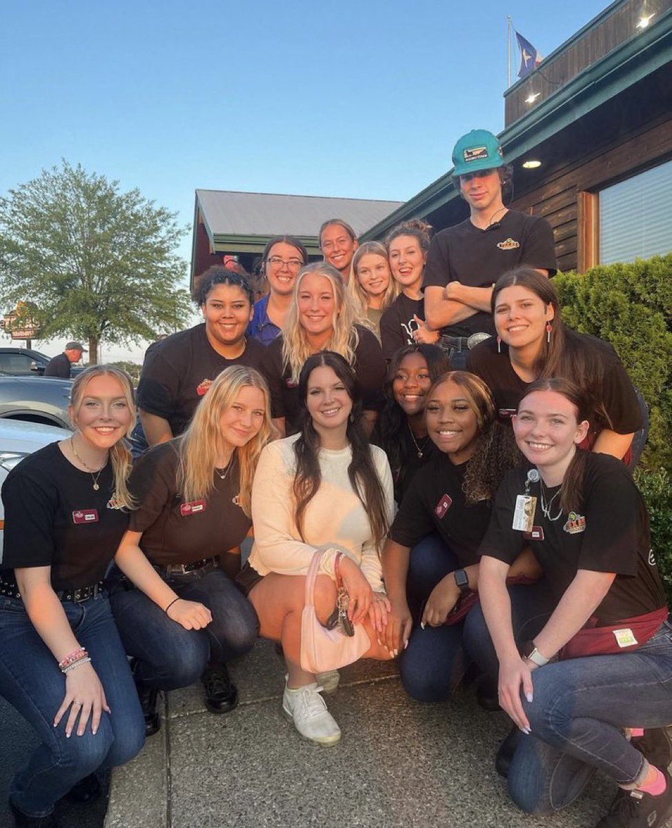 Lana Del Rey at Texas Roadhouse