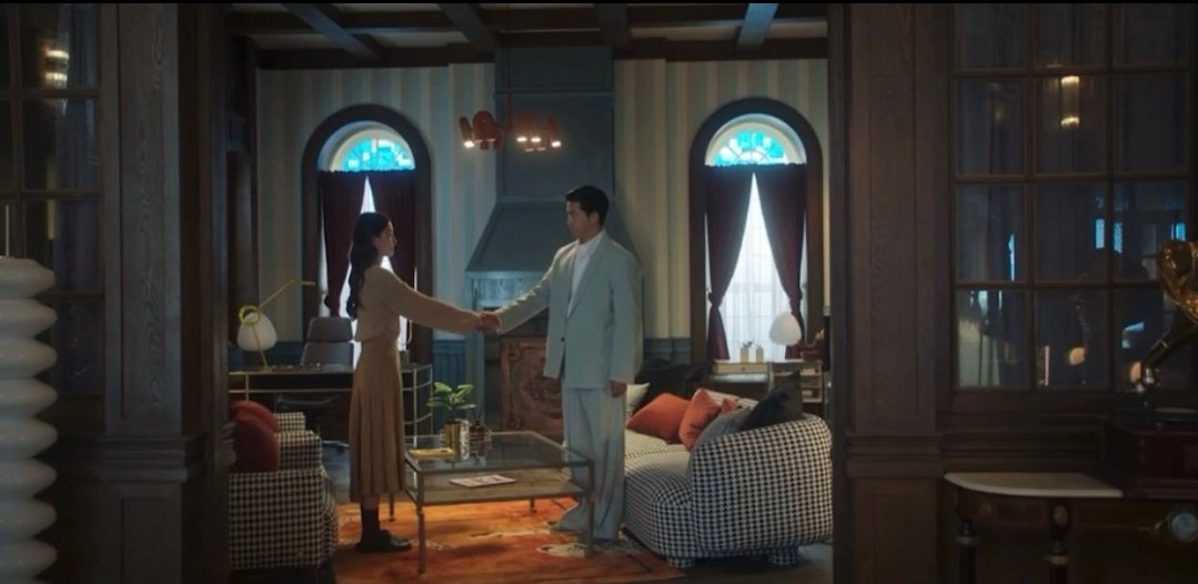 It's all because I made a point to talk about how much I loved the style in this drama that super villain Doshik had to go and change it. 😭

That crinklecut fry looking light on the left-hand side will be my villain origin story.

#heartbeat