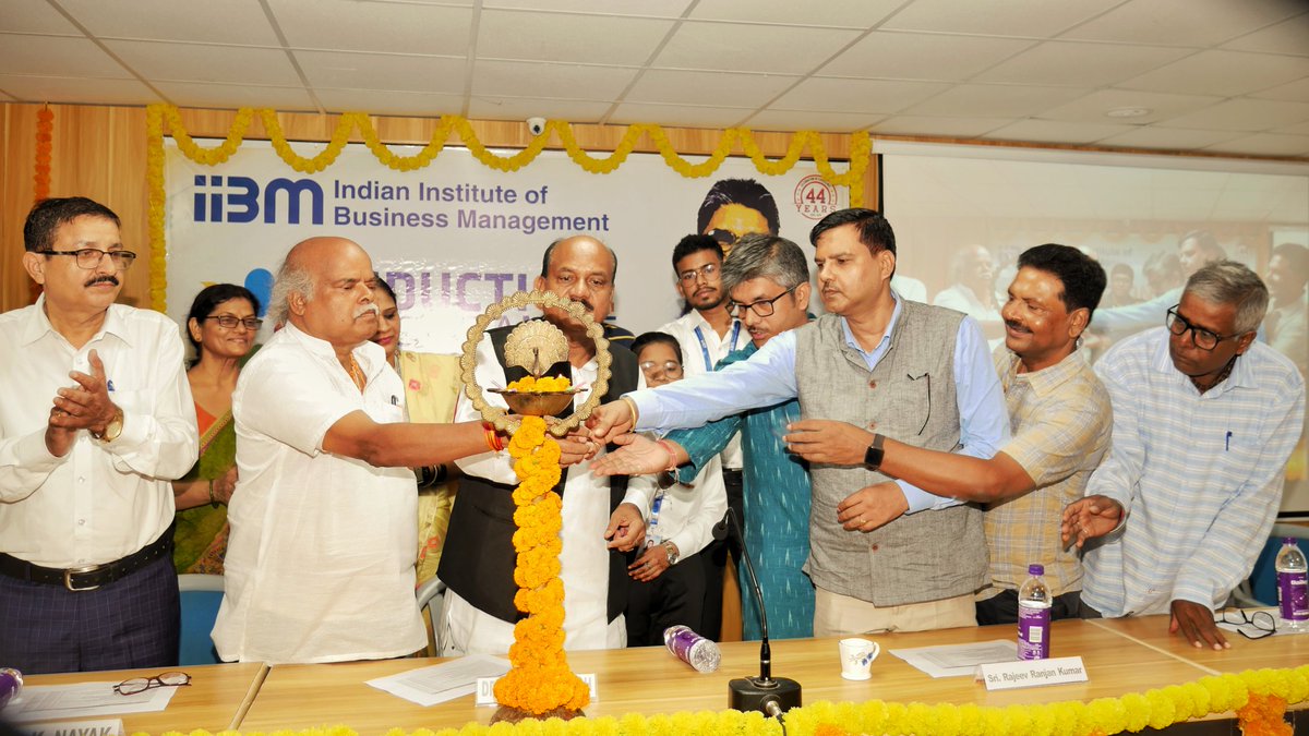 piyushkashyap_'s tweet image. Wishing the new batch an enriching and successful voyage ahead, filled with growth, knowledge, and memorable experiences.

Here&apos;s to a bright future and a promising start!&quot;

#ShiningNewStar #CareerGrowth #LearningAndGrowing #NewBeginnings #Induction2023 #UnlockingPotential #iibm