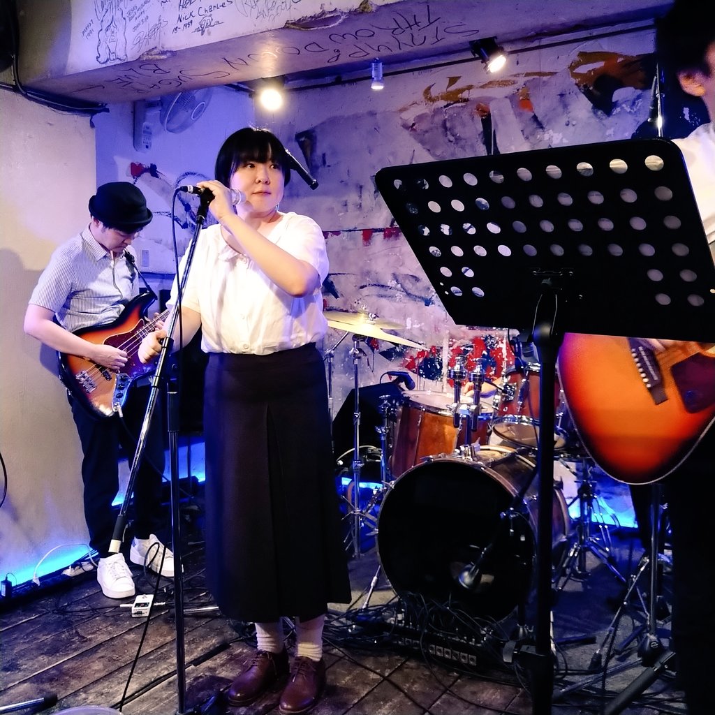 Mayumi3bi's tweet photo. 7/23 diary3 snow sheep!
しのちゃん、近藤くん、高口くんの3人+キーボードにtenちゃん、ベースおいちゃん、ギター木本くんの強力サポート隊が加わって、レアな編成!見応えもあり、そして癒やされました😊しのちゃんショートヘア可愛かった✨
#snowsheep https://t.co/fGDIToRJol