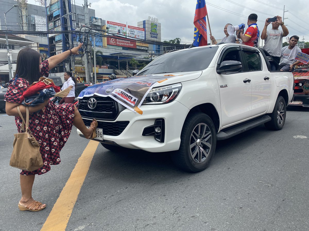 @News5PH @onenewsph LOOK: Babaeng nagpakilalang pro-Marcos at mga miyembro ng grupong Manibela nagkainitan #SONA2023 #UlatNgPangulo @News5PH @onenewsph