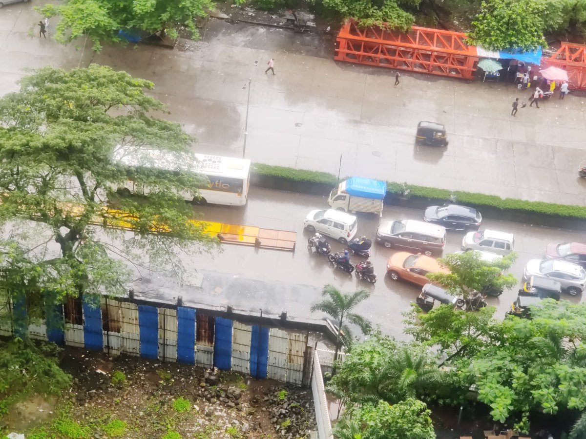 Pratish (@ursptk) on Twitter photo Partition fallen in goregaon mulund link road near Nahur west opposite Wadhwa Atmosphere … Heavy traffic <a href="/MTPHereToHelp/">Mumbai Traffic Police</a> Partition fallen in goregaon mulund link road near Nahur west opposite Wadhwa Atmosphere … Heavy traffic <a href="/MTPHereToHelp/">Mumbai Traffic Police</a>