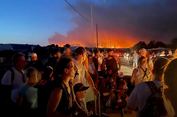 greekcitytimes's tweet photo. Smooth Sailing Amidst Challenges: Minister Ensures Passenger Facilitation at Rhodes Airport @TUIUK @jet2tweets #rhodes #greece https://t.co/6dFT5VuX9O https://t.co/Jl4UFtbKqy