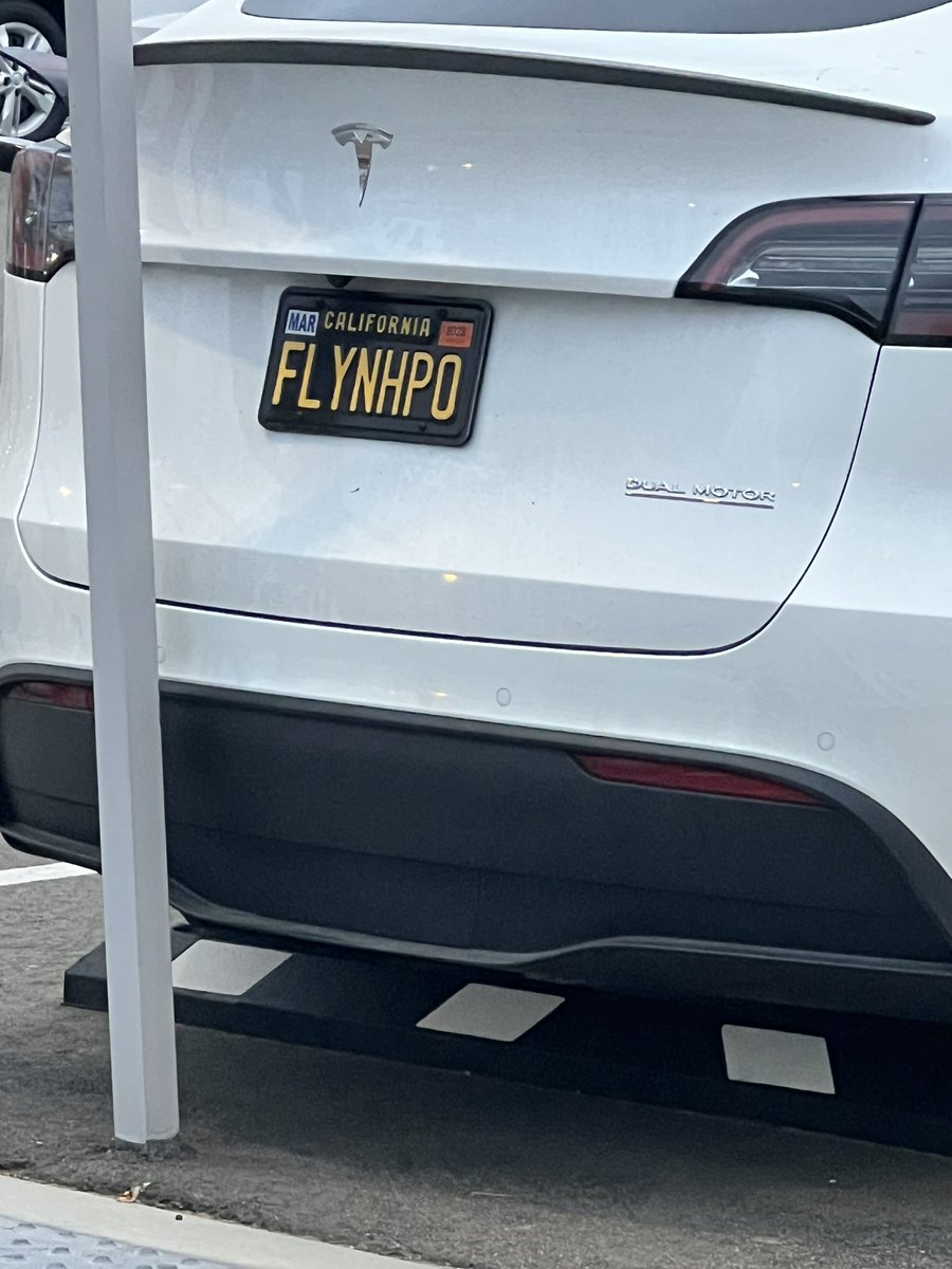 deanna_rice2021's tweet image. #Tesla Plate of the Day 27
I mean, I guess a hippo will work if I can’t find a pig #doTheImpossible
FLYNHPO Ranking: 8/10
#TSLApl8s #TSLA #electric #ElectricVehicle #ev #EVcharging #Supercharged #roadtrip