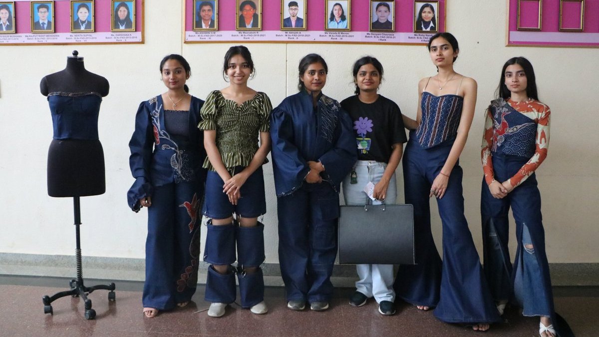 Aifdbangalore's tweet photo. 3 years of Design thinking at #aifd! #Aug03
Modern take on Ajrakh- Aprajita Dwivedi #designdapple2023 #08daystogo #areyouexcited #cantwait #staytuned #designerinaction #fashiondesigner @adgpi @IaSouthern @area_db @nssibia @IAF_MCC @IndiannavyMedia @Prodef_blr @PIBBengaluru https://t.co/L1QyT7fpWA