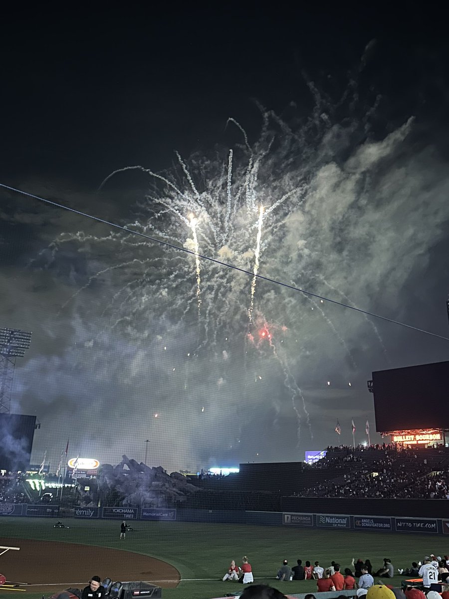 had a blast watching these fireworks! guy next to us seemed like he was going through it but I think ultimately he enjoyed it too 😊