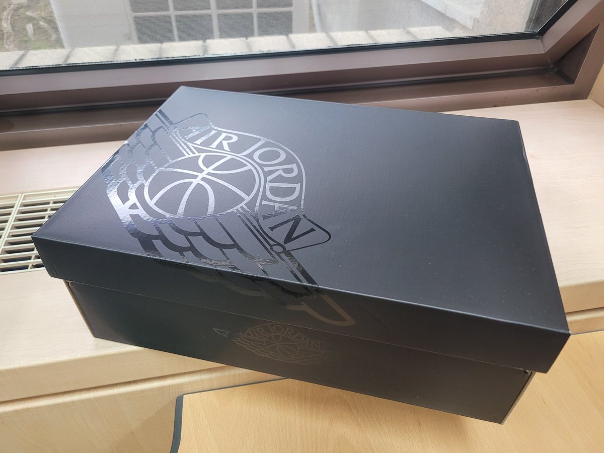 dp292513's tweet photo. Jordan 1 low KKachi
나의 10번째 조던
까치가 내 손으로 왔습니다
앞으로 나와 우리 가정에 좋은 일만 가득할 것 같습니다
일단 아빠 회사 캐비넷 속에서 잠시 대기하다가 집에 가자
엄마한테 또 신발 사왔다고 다리가 부러질지 몰라. 우리는 다리를 붙여 줄 흥부 삼촌이 없쟈나??ㅋ
우리 까치 이쁘다 https://t.co/lUV95DoXcD