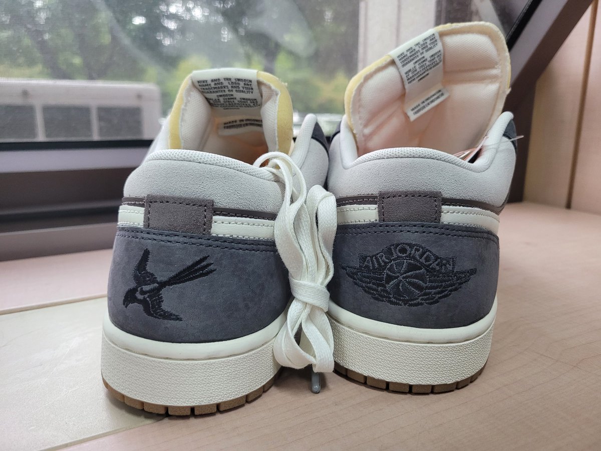 dp292513's tweet photo. Jordan 1 low KKachi
나의 10번째 조던
까치가 내 손으로 왔습니다
앞으로 나와 우리 가정에 좋은 일만 가득할 것 같습니다
일단 아빠 회사 캐비넷 속에서 잠시 대기하다가 집에 가자
엄마한테 또 신발 사왔다고 다리가 부러질지 몰라. 우리는 다리를 붙여 줄 흥부 삼촌이 없쟈나??ㅋ
우리 까치 이쁘다 https://t.co/lUV95DoXcD