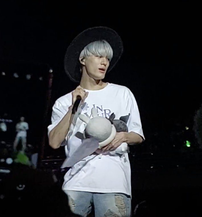 s4turnlith's tweet photo. la foto más hd que tengo es jeno con cara de disgusto 😭😭😭 quizas q habra visto mi hijo https://t.co/nhZdNrUGzz