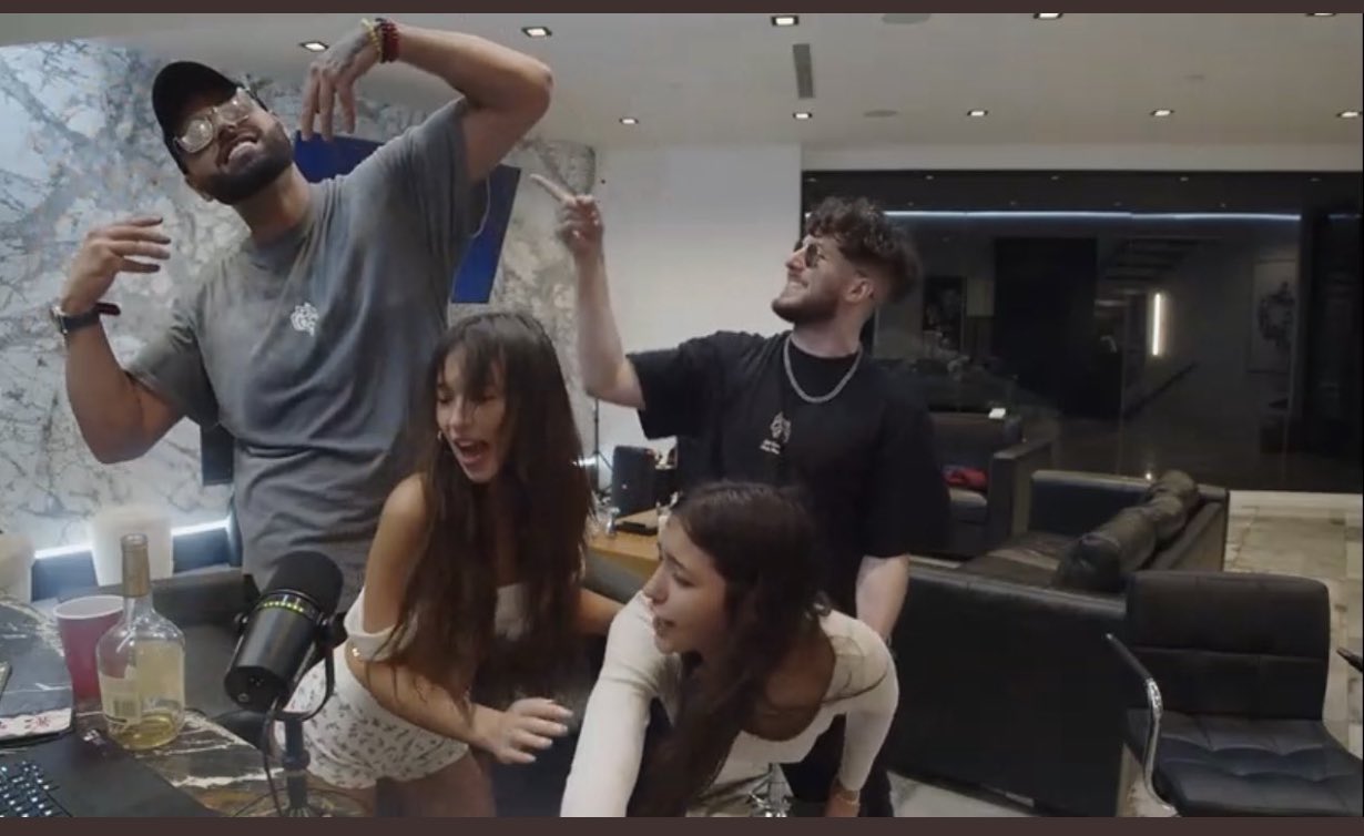 Heelmike on Twitter: “LIVE IN ONE HOUR WITH WHOLESOME CONTENT THAT THE