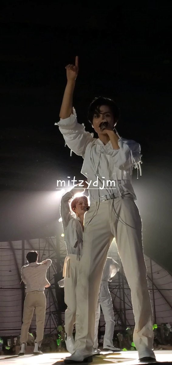MitzyDjm's tweet photo. One of my happiest moments and biggest highlight of my year. NOTHING will top this ♡ #tds2 #nctdream #haechan https://t.co/ZtNtQjJ3yh