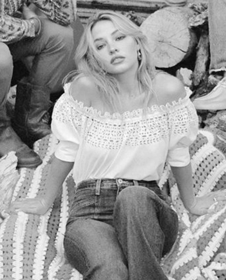 𝐄velyn 𝐇ugo ˎ˗ on Twitter "⠀⠀ 𝖸𝗈𝗎 𝗌𝖺𝗂𝖽 𝖨 𝗐𝖺𝗌 𝗍𝗁𝖾 𝗆𝗈𝗌𝗍 𝖾𝗑𝗈𝗍𝗂𝖼 𝖿𝗅𝗈𝗐𝖾𝗋