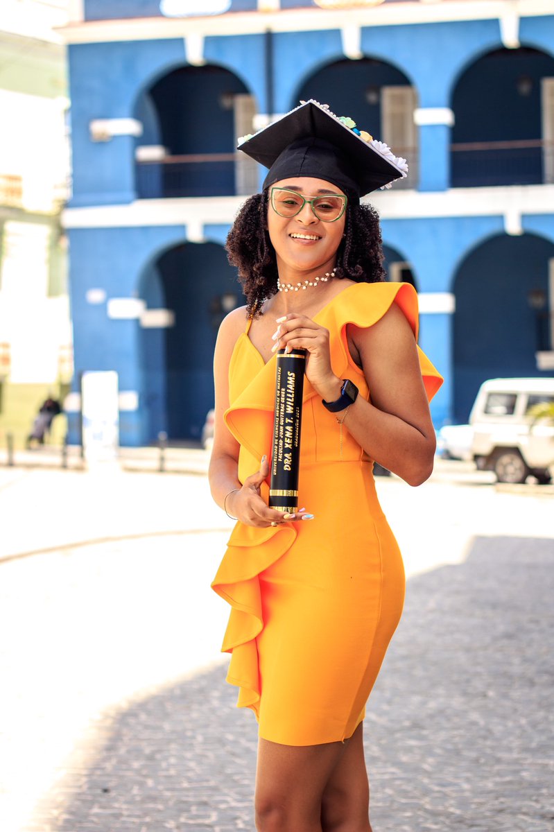 WilliamsXena's tweet photo. My 7 long, bitter, sweet years of medical school has come to an end. You can now officially call me Dr. Xena Williams!!! 😊 https://t.co/m3Xh3WEPSR