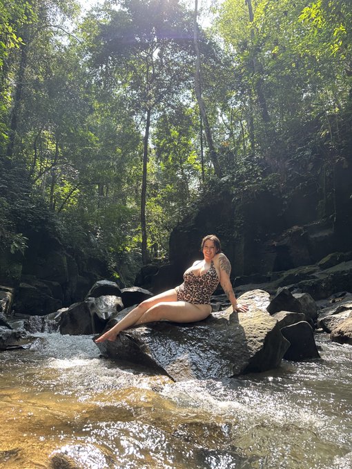 Get me wet and I get happy 🌴🥰 https://t.co/Dzo85slEle