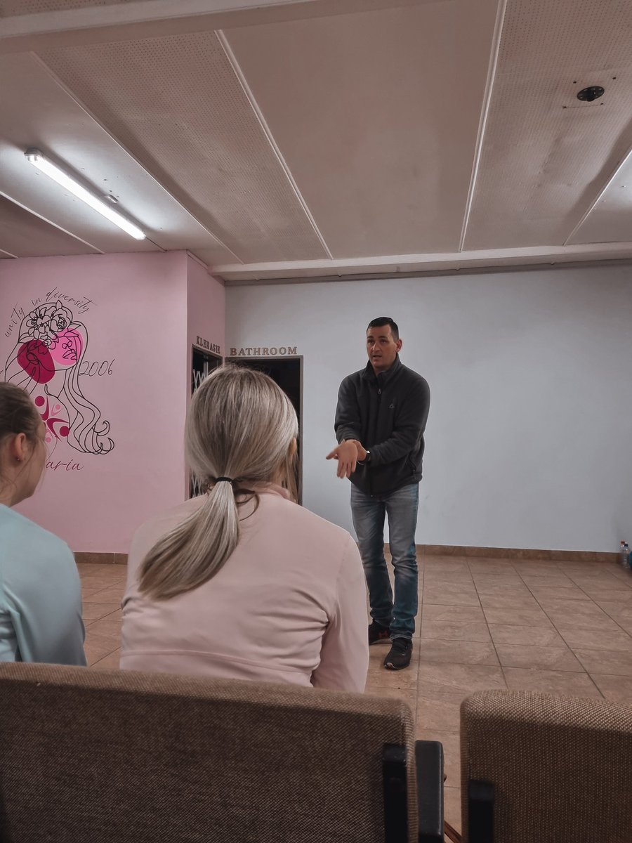 ℂ𝕦𝕣𝕣𝕖𝕟𝕥 𝔸𝕗𝕗𝕒𝕚𝕣𝕤- 𝕊𝕖𝕝𝕗-𝕕𝕖𝕗𝕖𝕟𝕤𝕖 
We had an amazing and very insightful self-defense session with an investigator from the Police department. Save the following numbers in case of an emergency. 
0182997476
0182997477

#mynwu
#mystudent
#diepienkkoshuis