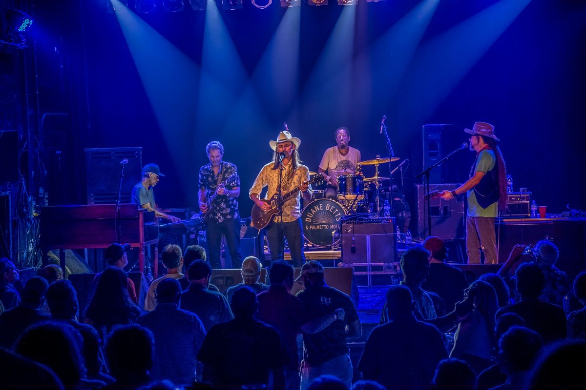 If you couldn't make the show, check out the images!!! Then go listen to the album, Wild and Precious Life. @duanebetts #duanebetts #palmettomotel #wildandpreciouslife

jamandtoast.live/f/duane-betts-…