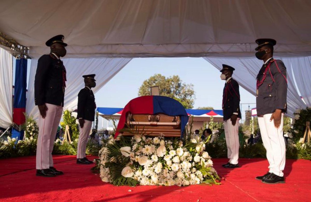 martinejmoise's tweet image. 23 Juillet 2023 a été une journée difficile. Cela fait deux ans que les funérailles du Président #JovenelMoïse ont été chantées et ses assassins sont toujours là. Le peuple haïtien a compris le jeu. Il se bat pour la #Justice. Il se bat pour le Tribunal Pénal International .