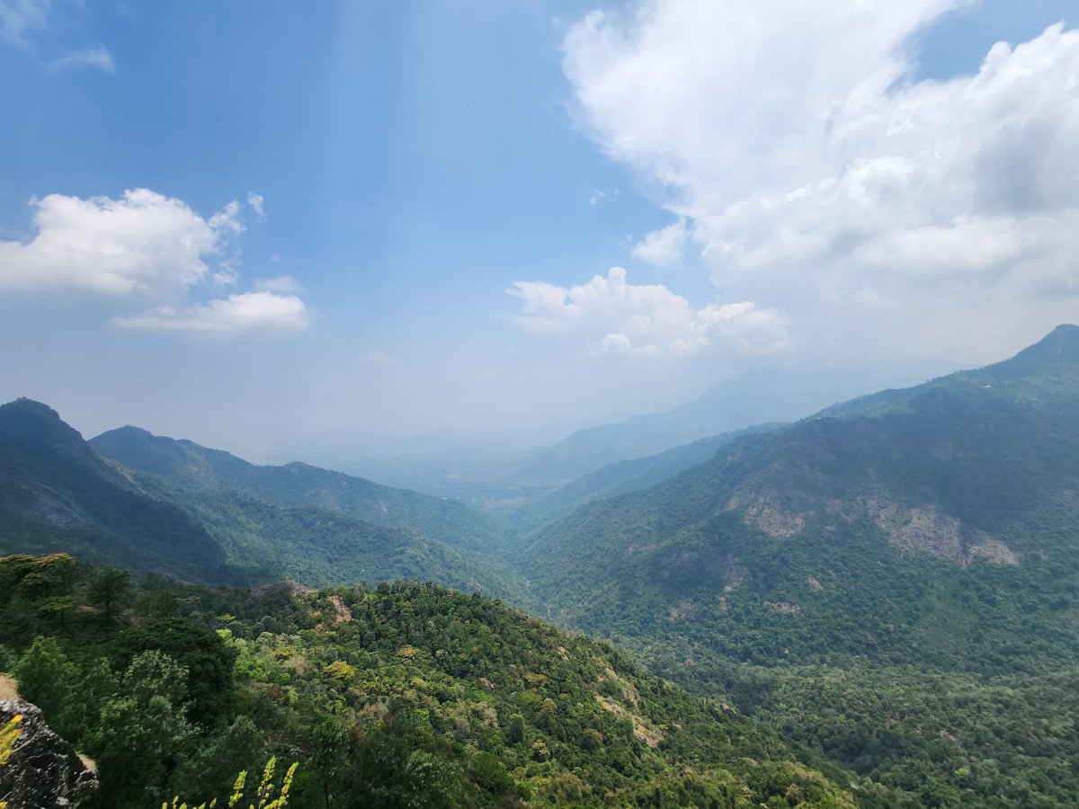 "THE BEST VIEW COMES AFTER THE HARDEST CLIMB"
Click During Trekking
#xplotrails #trekking #birding #photography #camping