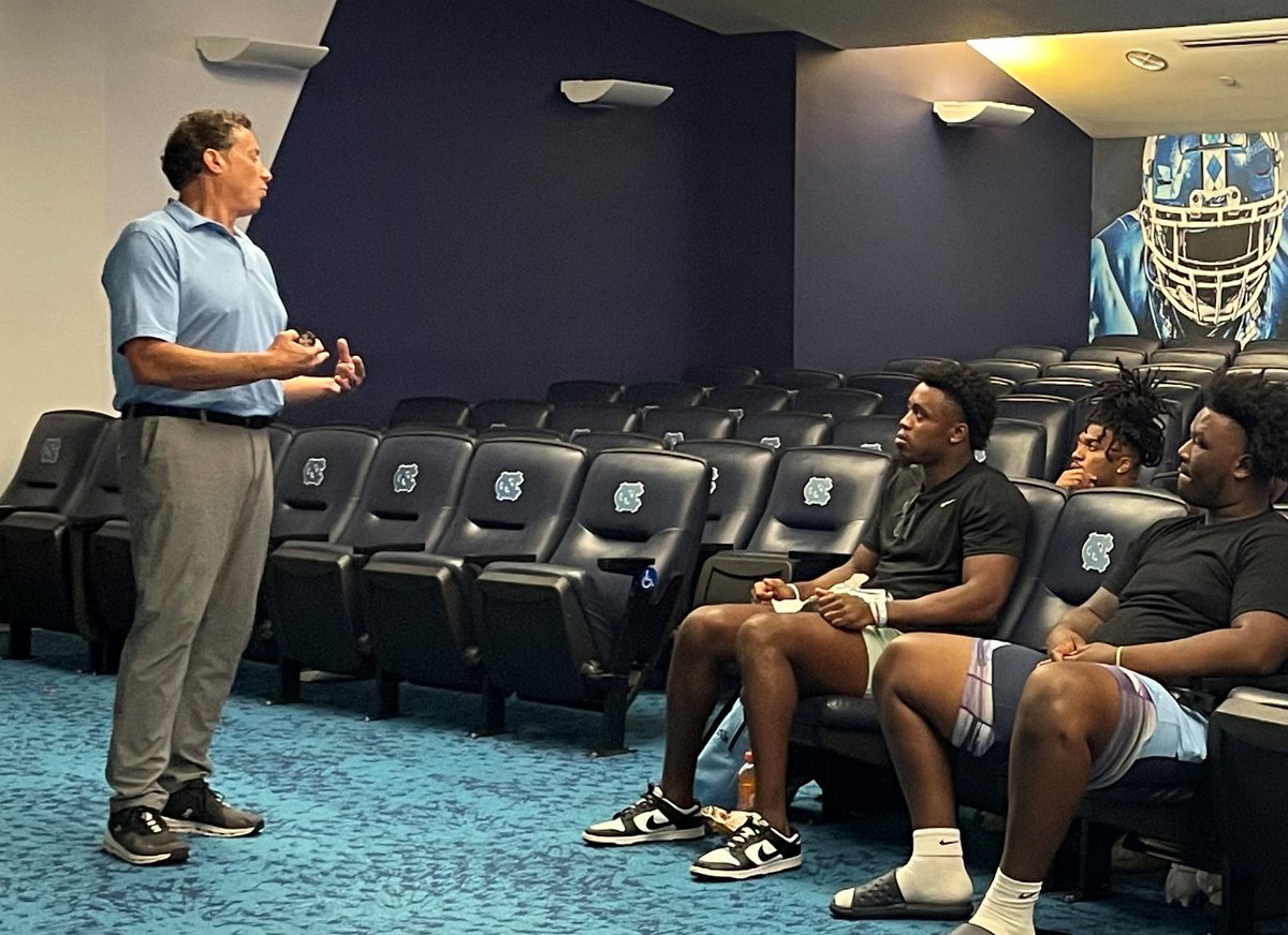 heyRED Speaker and former North Carolina offensive lineman, Andy Dinkin, spoke to members of the Tar Heel football team last week.  Andy speaks to student-athletes and helps create a strategy on how to land a viable job after college.
#AndyDinkin #TarHeelsNation #heyREDSpeakers
