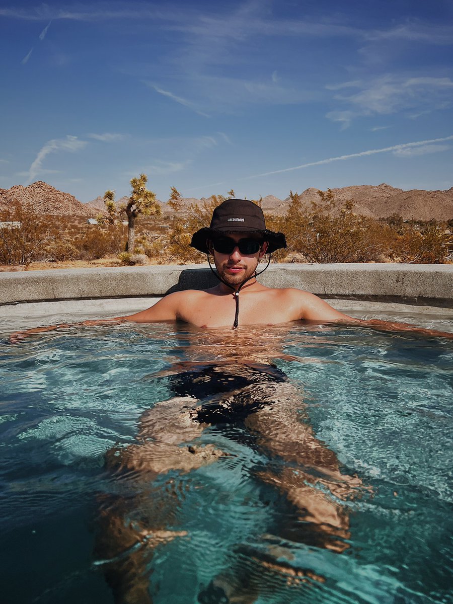 beettoo___'s tweet photo. let’s go for a swim https://t.co/mh6n1qoxQW