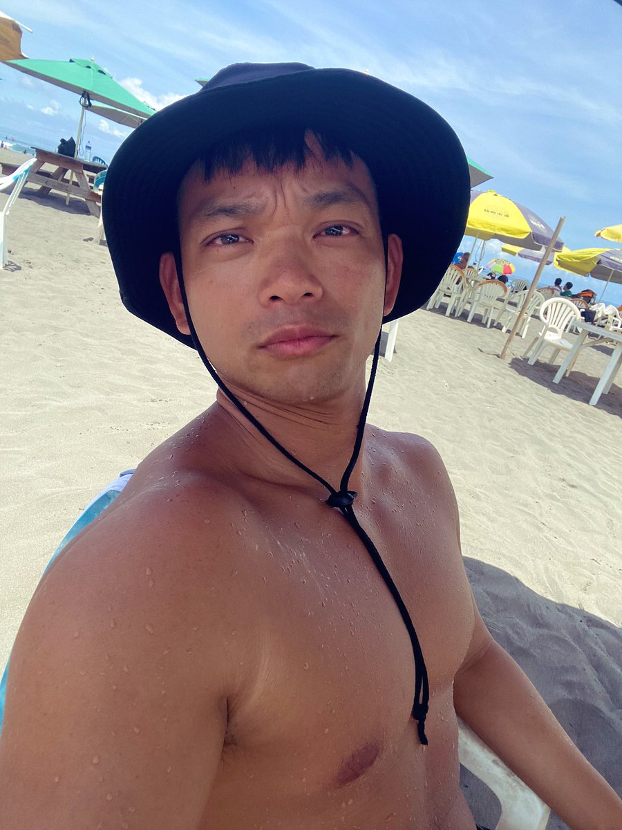 chiohaihai's tweet photo. 2023.07.23 
衝浪super fun，曬到咪咪冒冒🏖️ https://t.co/mXLC23I7p0