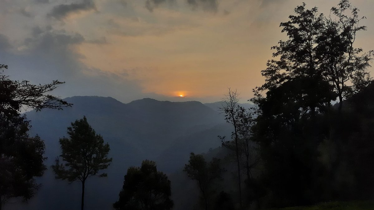 A GREAT EVENING FOR CAMPFIRE!
CLICK FROM THE OVERNIGHT CAMPSITE by XploTrails
#xplotrails #trekking #birding #photography #camping
