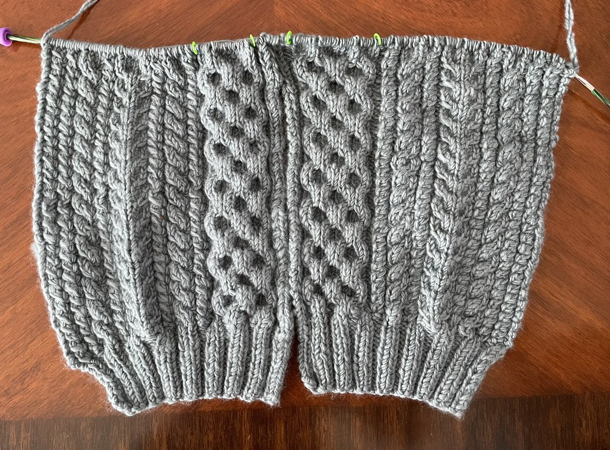 Geometiles's tweet photo. For this week’s #mathphoto23 I borrowed a friend’s knitting project. She said the pattern repeats every 8 rows. So we can think of the rows as #units . Look between the lines of the 2nd photo for the fundamental domain. A cable could also serve as a unit. #mtbos #iteachmath #unit https://t.co/rRxTBdtkO6