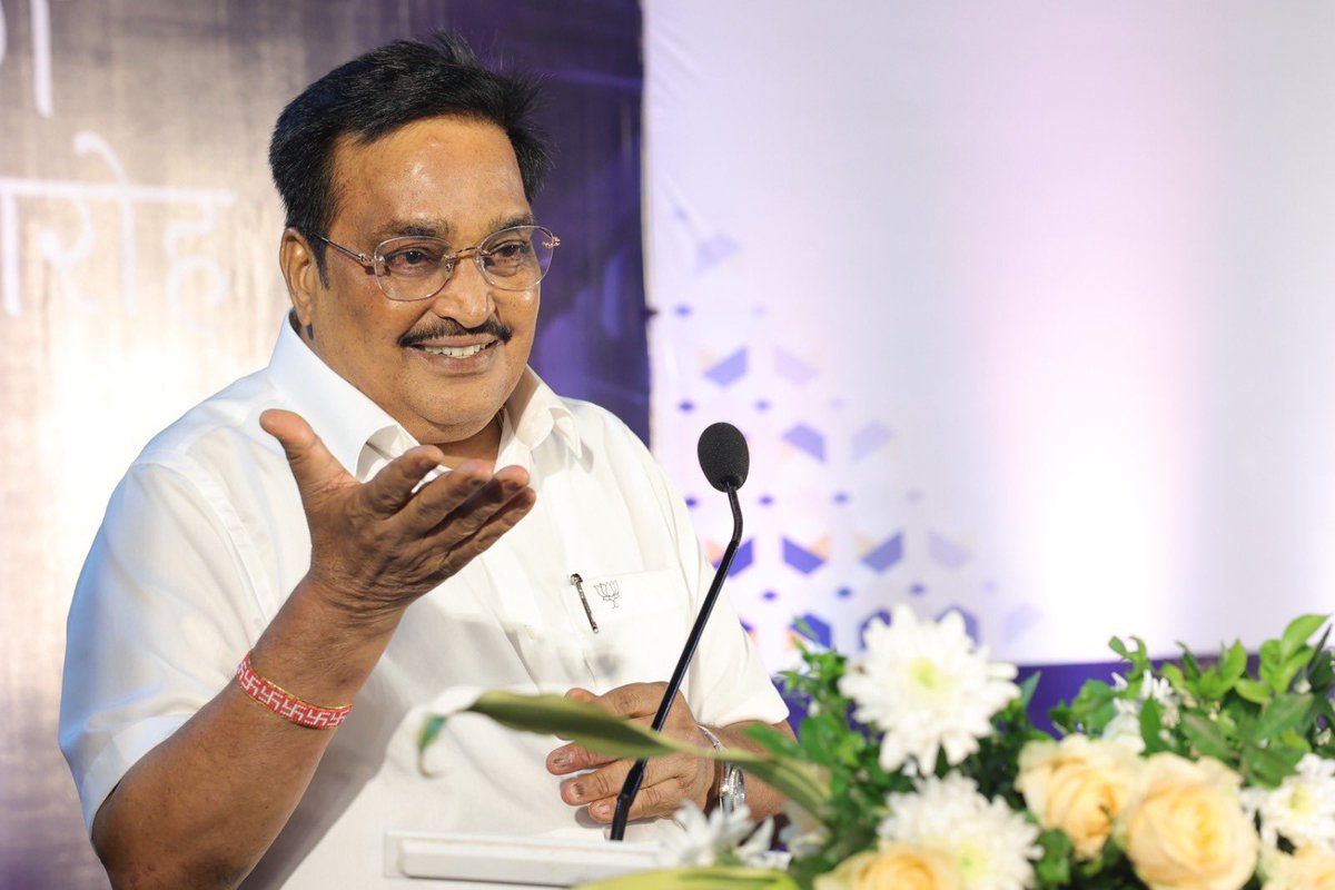 CRPaatil's tweet photo. ગઇકાલે સુરત ખાતે 'ફોસ્ટા'નાં નવનિયુક્ત પદાધિકારીશ્રીઓનાં શપથગ્રહણ સમારોહમાં હાજરી આપી, ફોસ્ટાનાં ચેરમેન શ્રી કૈલાશભાઇ હાકીમ અને સૌ નવ-નિયુક્ત હોદ્દેદારશ્રીઓને અભિનંદન અને શુભેચ્છાઓ પાઠવ્યા. 
                                                                                                                                                                                     આ પ્રસંગે ગૃહ રાજ્ય મંત્રી શ્રી @sanghaviharsh જી,મંત્રીશ્રી @prafulpbjp જી, ધારાસભ્ય શ્રીમતી @MLASangitaPatil જી,સુરત શહેરના મેયર શ્રીમતી @BoghawalaHemali જી, સ્ટેન્ડિંગ કમિટીના ચેરમેન શ્રી @PareshPatel4BJP જી,સુરત શહેર ના પ્રમુખ શ્રી @NiranjanZazmera જી, શહેર મહામંત્રી શ્રી કિશોરભાઈ બિંદલ ઉપસ્થિત રહ્યા.