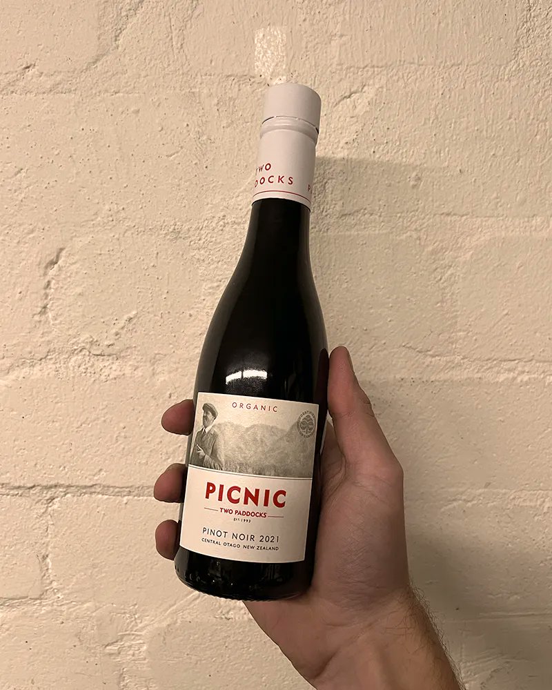 halfbottles's tweet photo. Nothing better than a Picnic! This Two Paddocks Pinot Noir coming out of Central Otago is a wine that won't blow the budget but certainly tastes like it would. Going for $20.80ea/dozen, it is one you won't regret trying! #Halfbottles #centralotago #pinotnoir #bhbs https://t.co/AOWOE8AzCr
