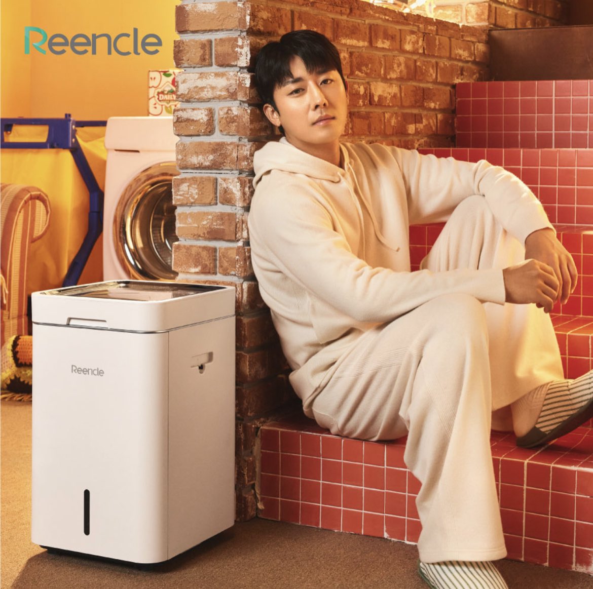 shj_sangchaeg's tweet photo. #손호준 #reencle #ソンホジュン
皆さんあつまれー!
新しいネタがreencleから提供されたぞー!笑
まずは食卓このアングル初めて見るな!!
憂いの目、いいな!
そしてやっぱりreencleに名前つけて可愛がってるタイプかな?
https://t.co/RBSVHDe285 https://t.co/48tUX3slSN