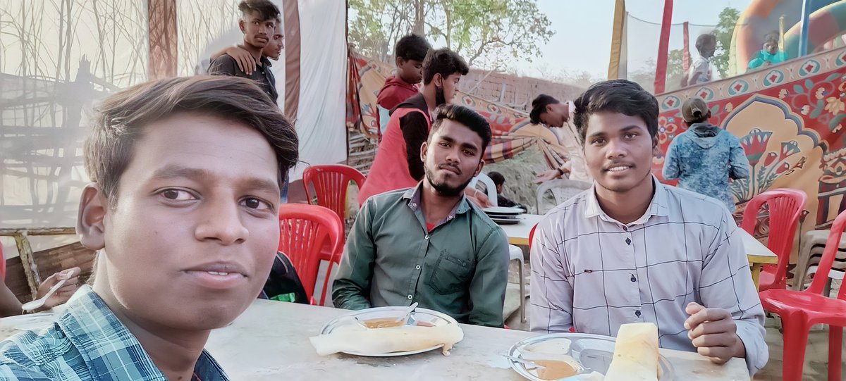 diwakar1bhaskar's tweet image. #Diwakarbhsakar #Diwakar #Manpur #mandai pics.. friends happiness mument...🤗🤗🤗