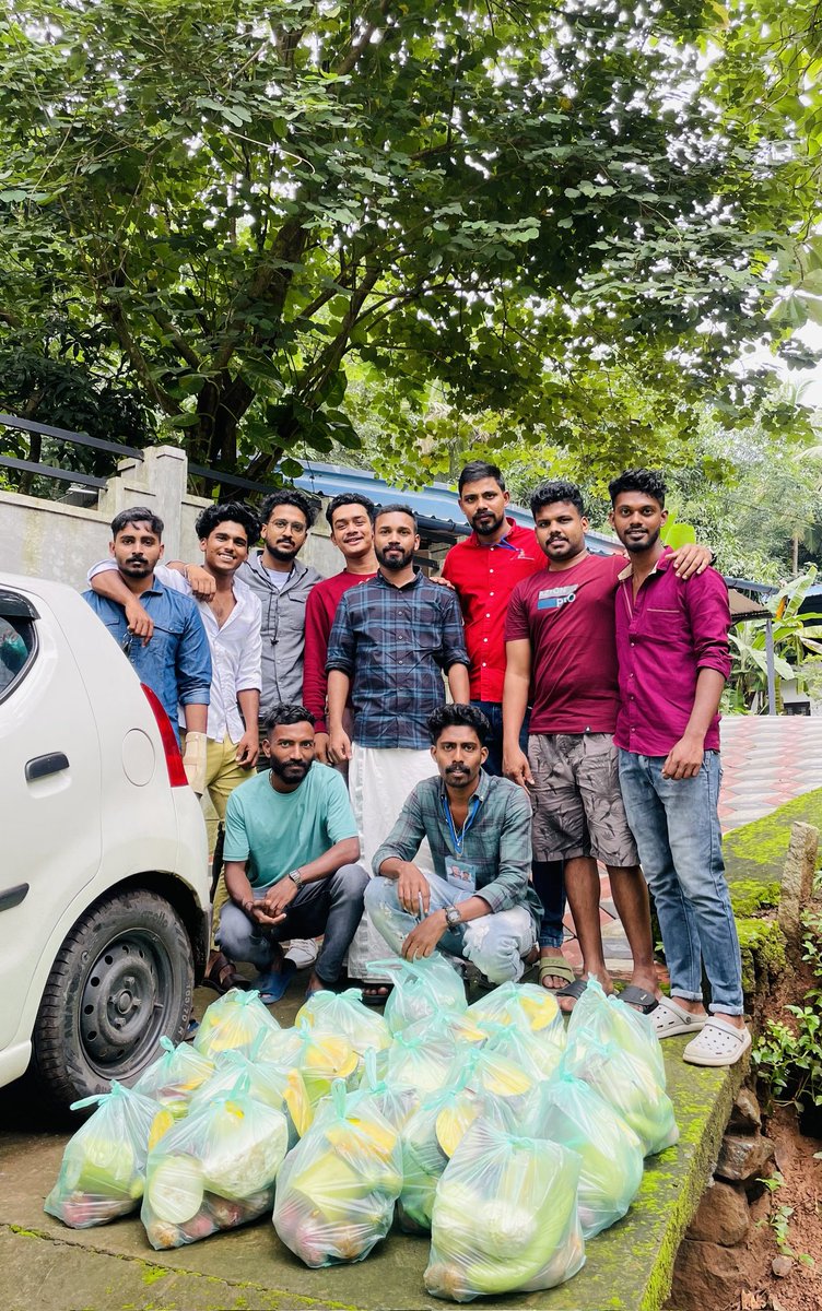 sfcnilambur's tweet photo. As part of @Suriya_offl Fans @sfcnilambur Area Committee, on the occasion of #Suriya anna's 48th birthday, vegetable kits were distributed to 20 families of Nedunkayam tribal 

#HappyBirthdaySuriya  #KanguvaFirstLook
@rajsekarpandian @SuriyaFansClub @AKSFWA1 @SFCMalappuramDT https://t.co/qPW87wf6f2