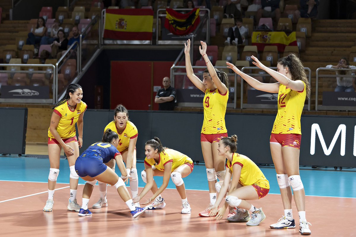 RFEVB's tweet photo. ❌España cae ante Serbia en el set del desempate y se queda sin opciones a participar en el Europeo Sub22😢
💪🏽🦁Las #MiniLeonas han luchado cada partido del clasificatorio, derrotando a Luxemburgo y plantando cara a Eslovaquia y Serbia
Crónica completa➡️ https://t.co/LuN2Vv7rYK https://t.co/1Gq9WK6Tv6