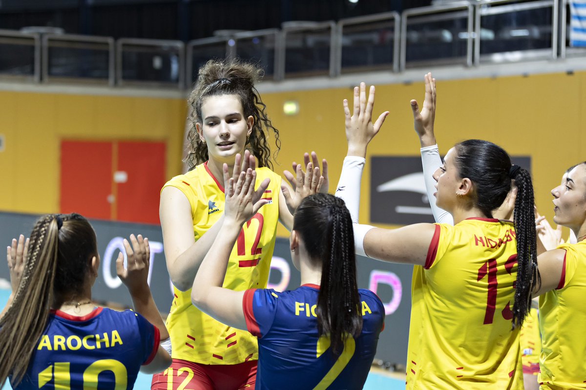 RFEVB's tweet photo. ❌España cae ante Serbia en el set del desempate y se queda sin opciones a participar en el Europeo Sub22😢
💪🏽🦁Las #MiniLeonas han luchado cada partido del clasificatorio, derrotando a Luxemburgo y plantando cara a Eslovaquia y Serbia
Crónica completa➡️ https://t.co/LuN2Vv7rYK https://t.co/1Gq9WK6Tv6