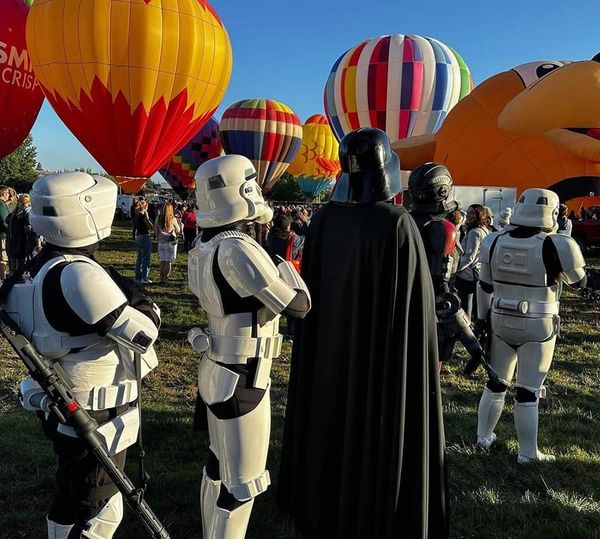 It’s no hot air when we say how much we enjoy supporting all the amazing volunteers at the Sonoma County Hot Air Balloon Classic. We balloon with pride every time we see a great community come together like this. @501stGGG @501Pathfinders @FISD501st @501stSithLords #501stLegion