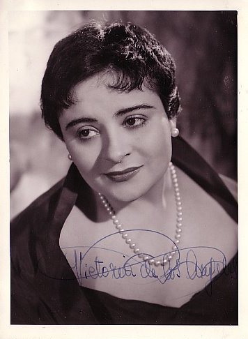 24 de juliol de 1992: la soprano barcelonina Victoria de los Ángeles tornava a cantar al @Liceu_cat després de 27 anys d'absència. @fundvda hemeroteca-paginas.lavanguardia.com/LVE08/HEM/1992…