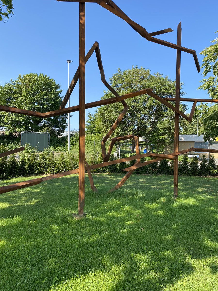 Finally moved to Biberach not far from the concentration camp site that held the Guernsey islanders in WWII. Now a Police college it has monument to the victims fashioned from the steel fenceposts. https://t.co/lwcxCjC7C8