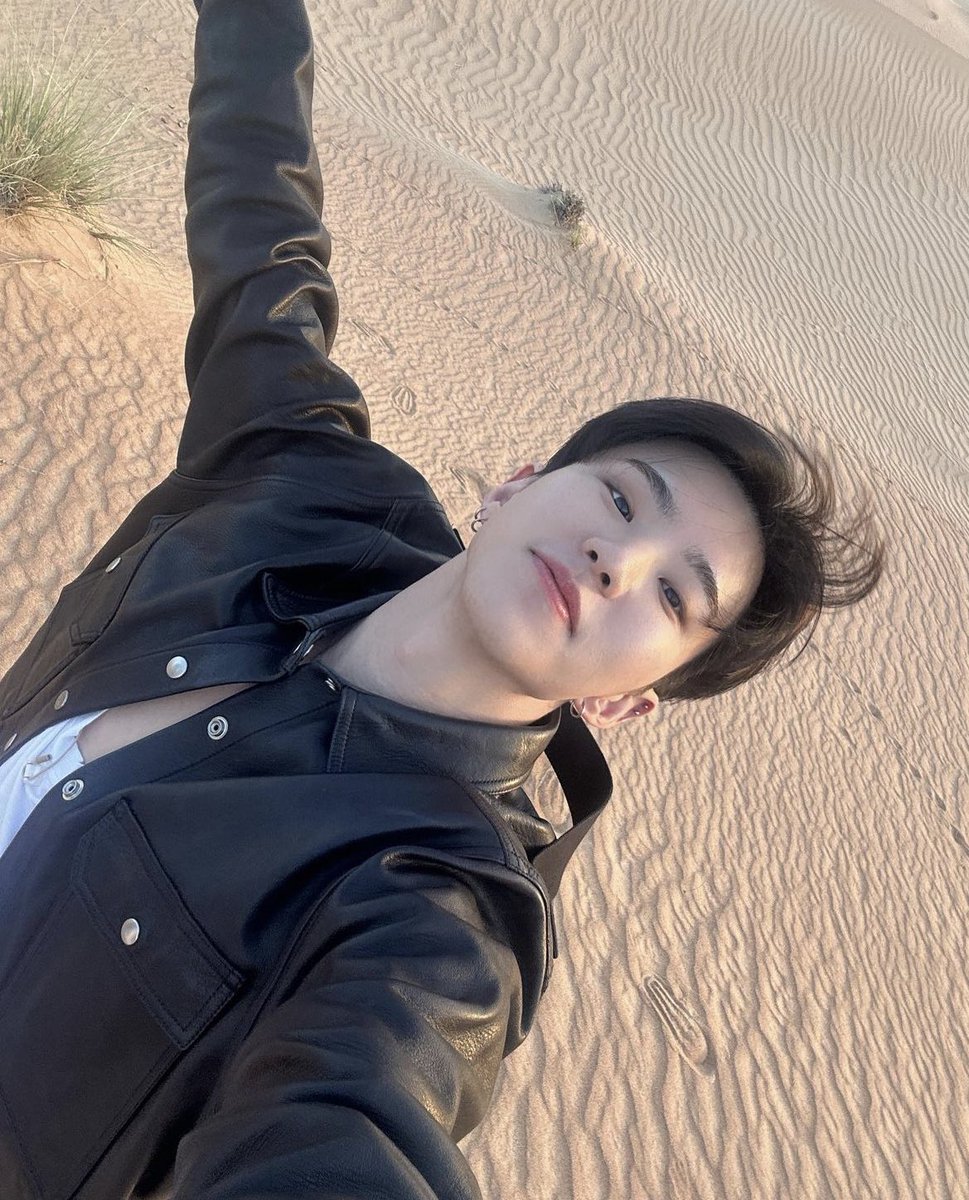 이거 너무너무너무너무 커여움
오직 팬들만을 위한 셀카같음
ㅜㅜ