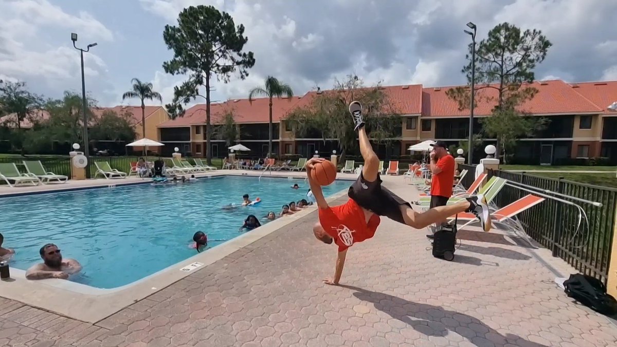 SBX's tweet image. Some great snaps from poolside entertainment 👌 

#familyfun #entertainment #Sports