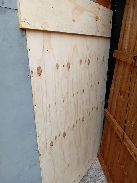 After a few months of speaking to the landlord of a property that had a void in the wall and being used for anti-social behaviour. This morning, the area has been made secured.
Residents reported we listened and actioned.
#helping the community
<a href="/MPSCroydon/">South Area - Croydon MPS</a>