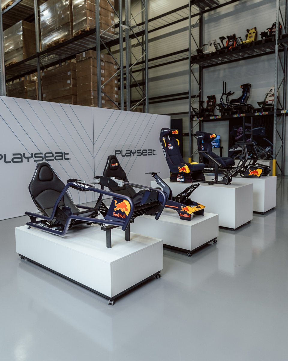 The whole Red Bull Racing family! Which Playseat would you pick? 🧐