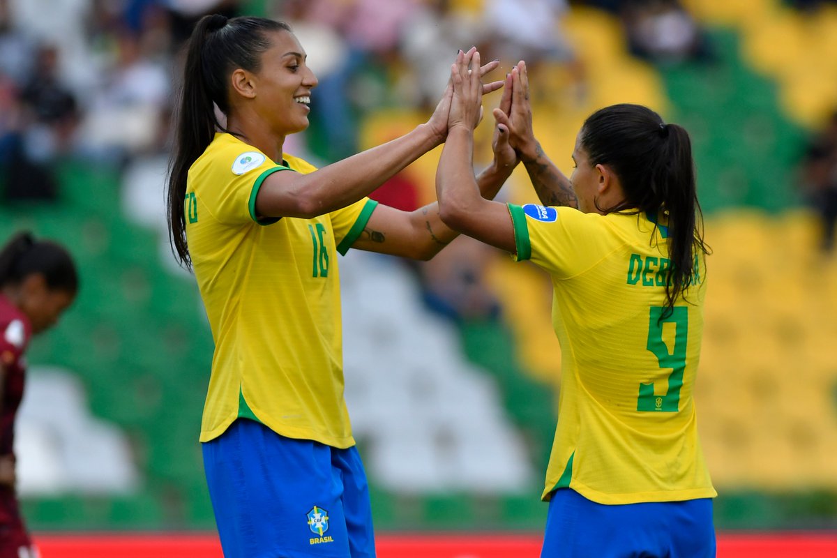 sportv's tweet photo. Bia Zaneratto é a escolhida para jogar ao lado de Debinha na estreia contra o Panamá! Você concorda com a decisão? ⚽🇧🇷

📸: Getty Images

#TáNaCopaTáNoSportv #PraQuemAmaFutebol #Brasil #Panamá https://t.co/Me7jAsESXe