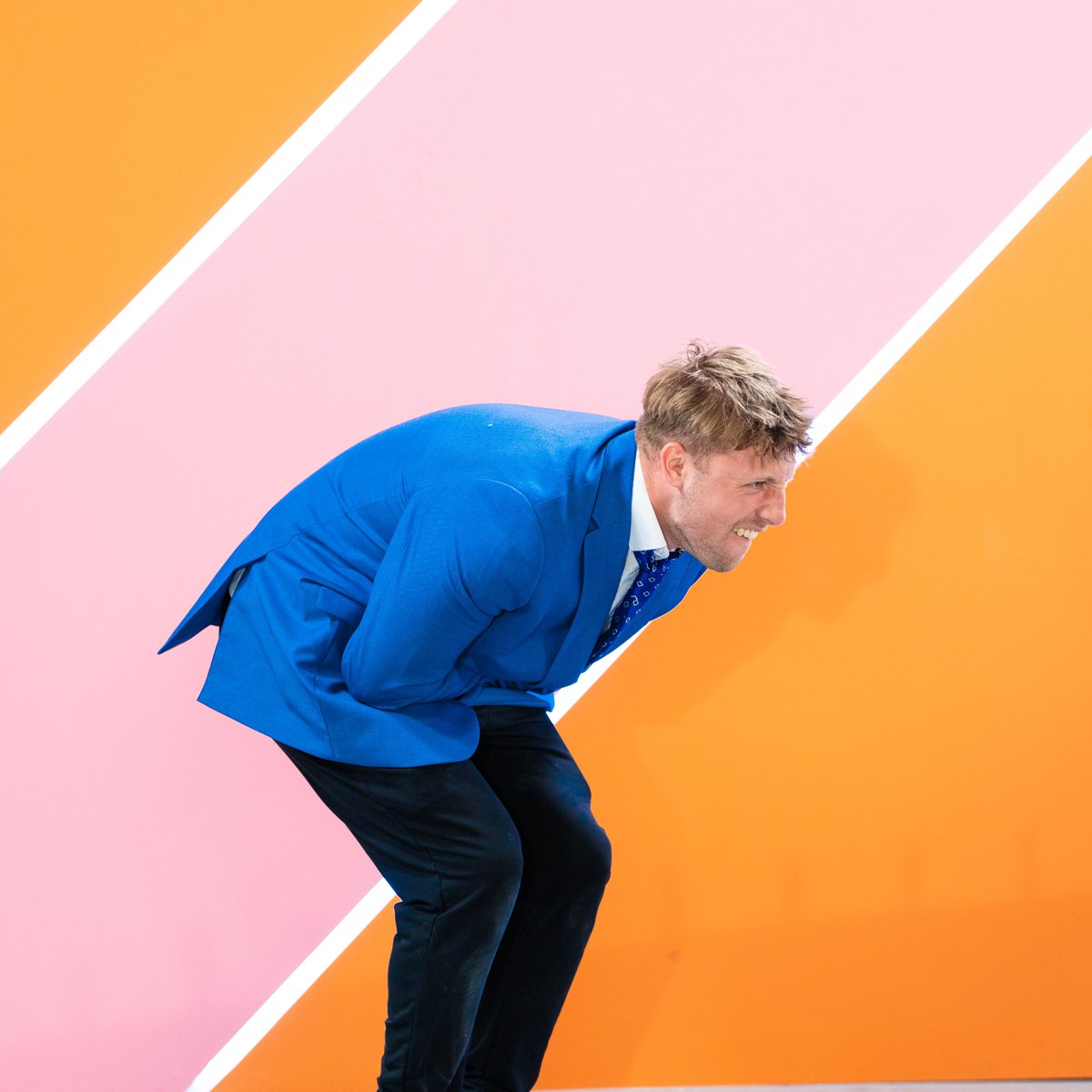 Let's show some love for host Harry 💙