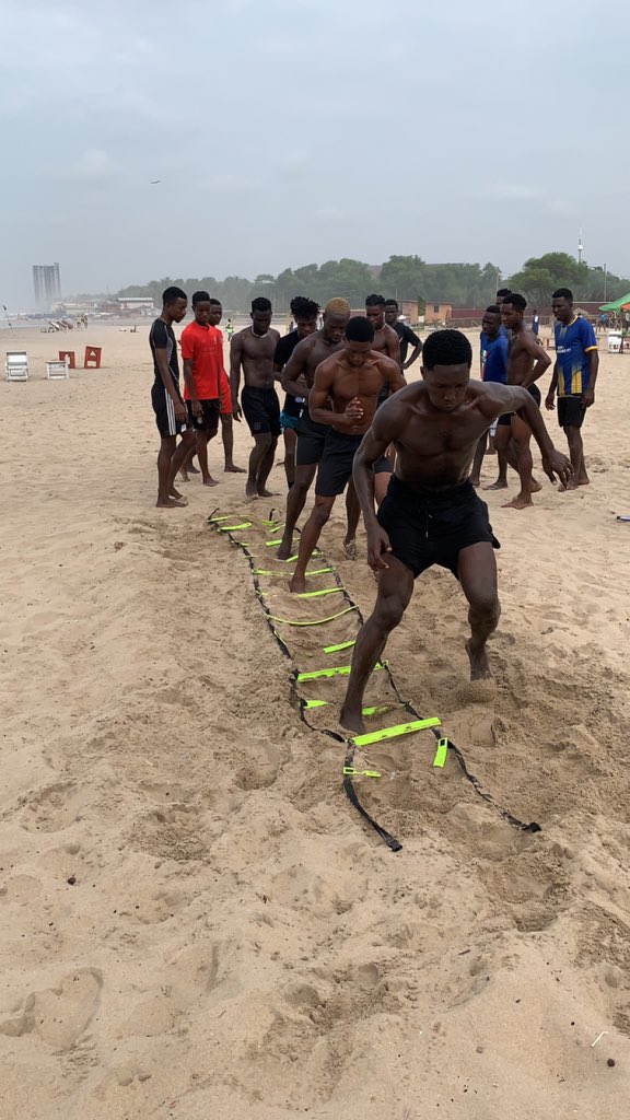 iam_gegi's tweet photo. "Pushing my limits with every step 🏃‍♂️🌊 #beachworkout #nevergiveup". #mensah0030 https://t.co/TagJf6uxDY